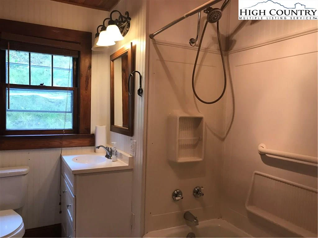 Image number 9 for the current listing
