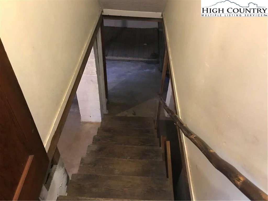 Image number 6 for the current listing