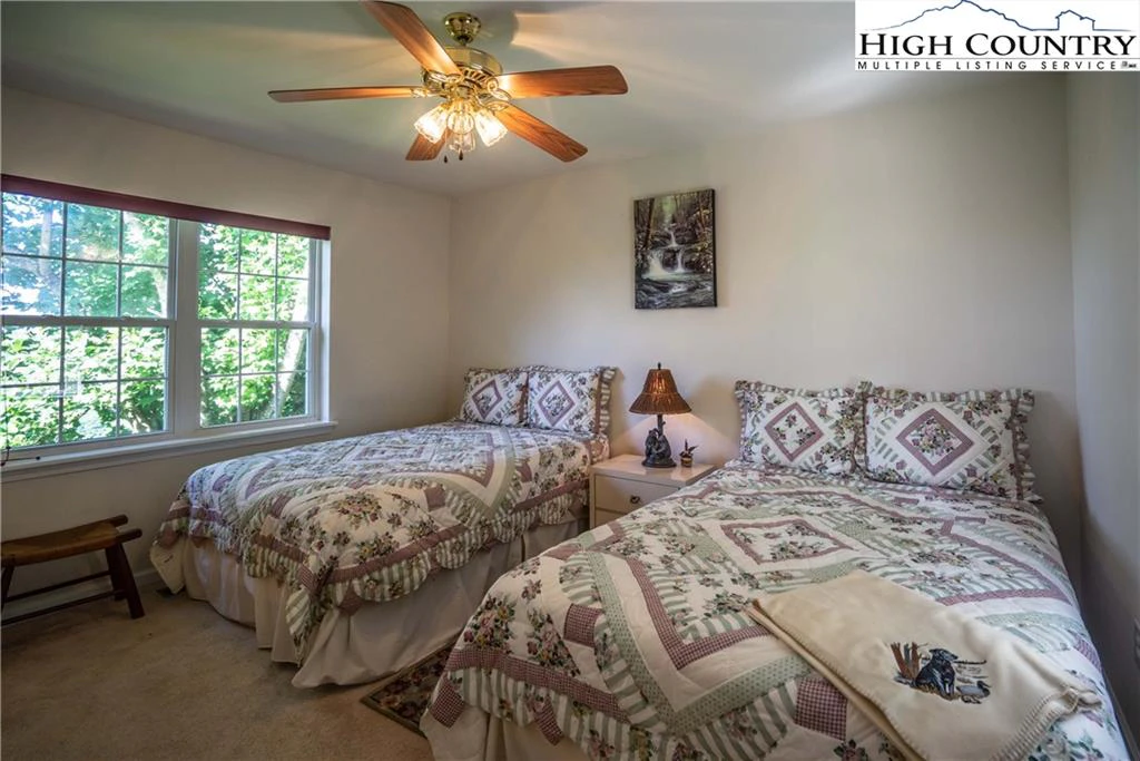 Image number 9 for the current listing