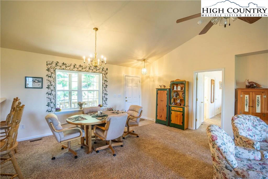 Image number 21 for the current listing