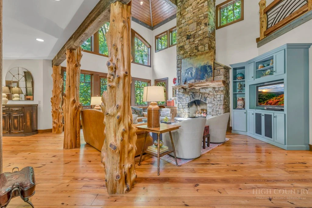 Image number 10 for the current listing