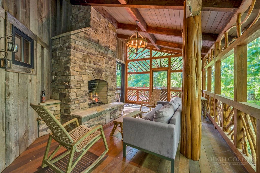 Image number 13 for the current listing