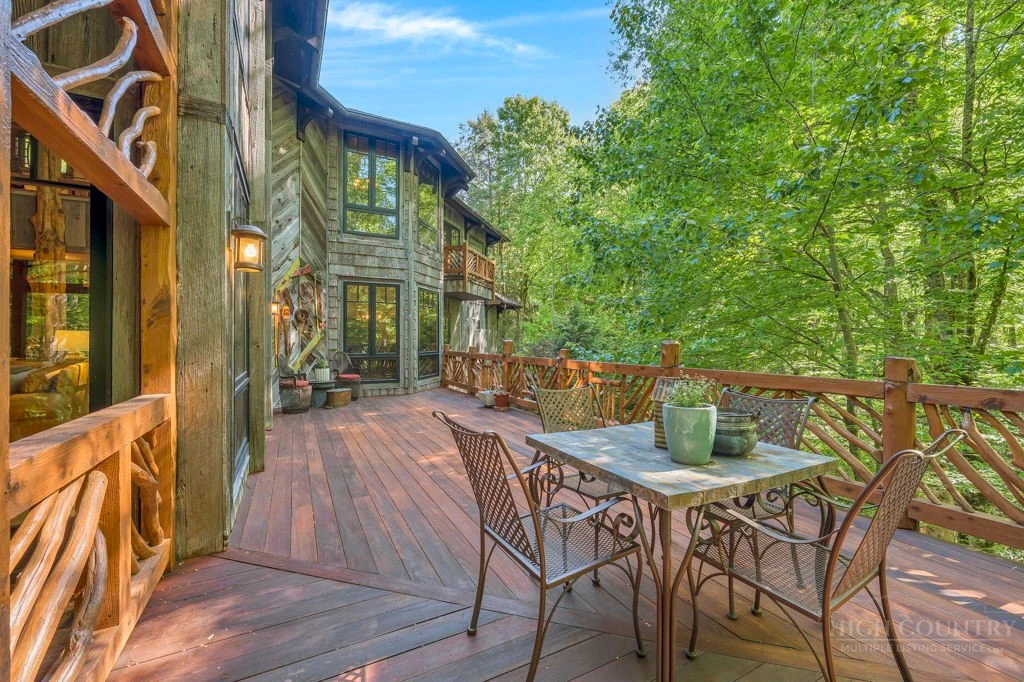 Image number 14 for the current listing