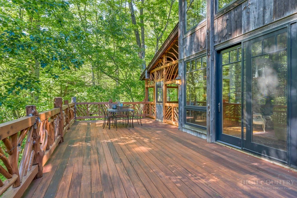 Image number 15 for the current listing