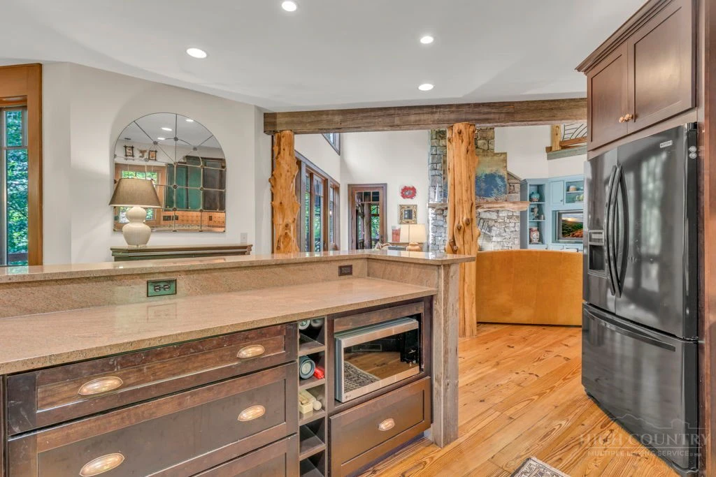 Image number 20 for the current listing
