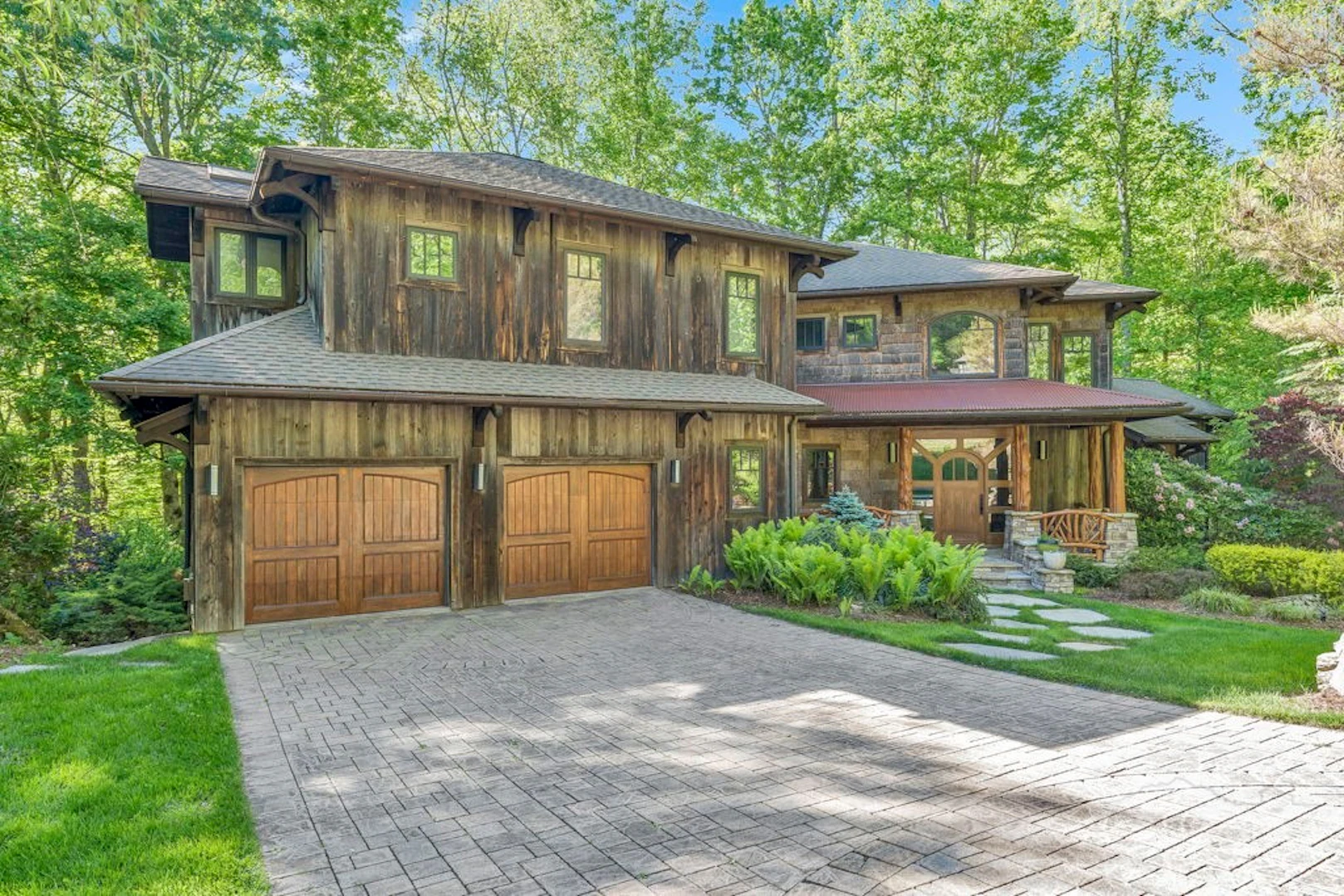 Image number 1 for the current listing