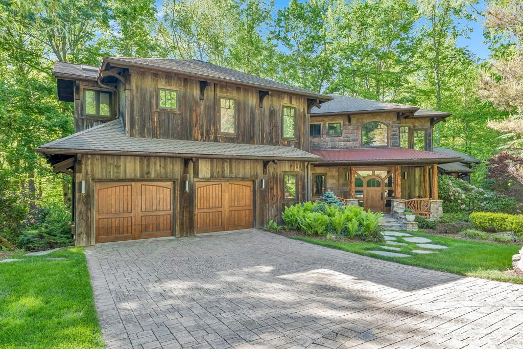 Image number 1 for the current listing