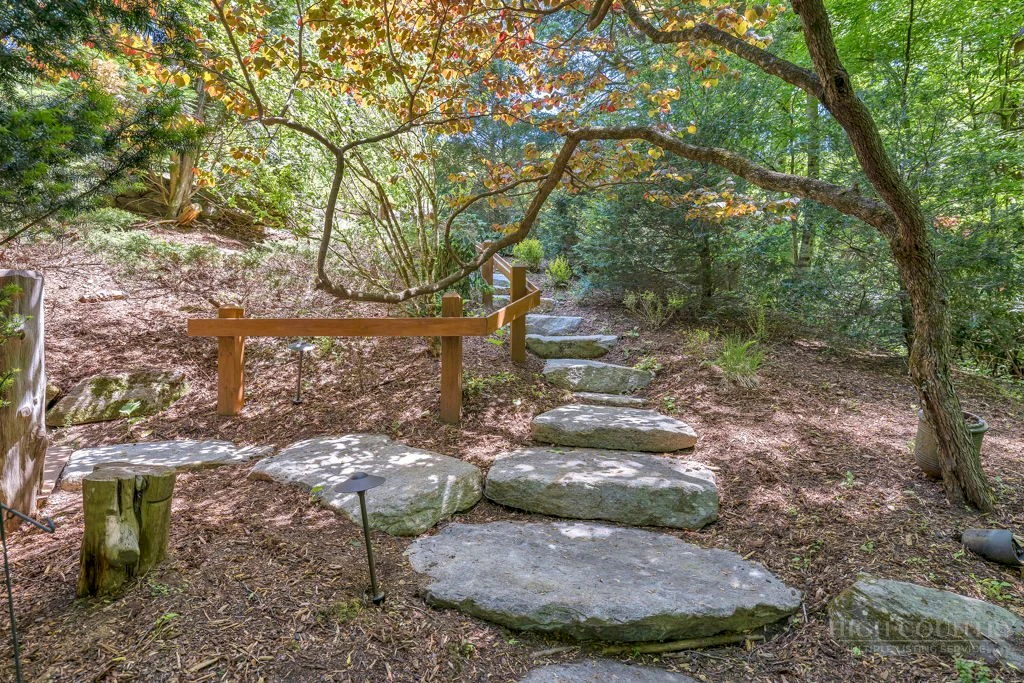 Image number 5 for the current listing