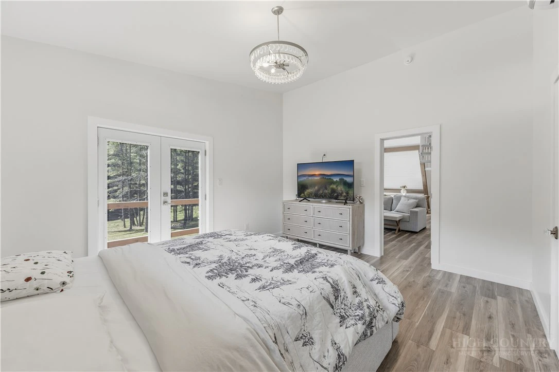 Image number 12 for the current listing