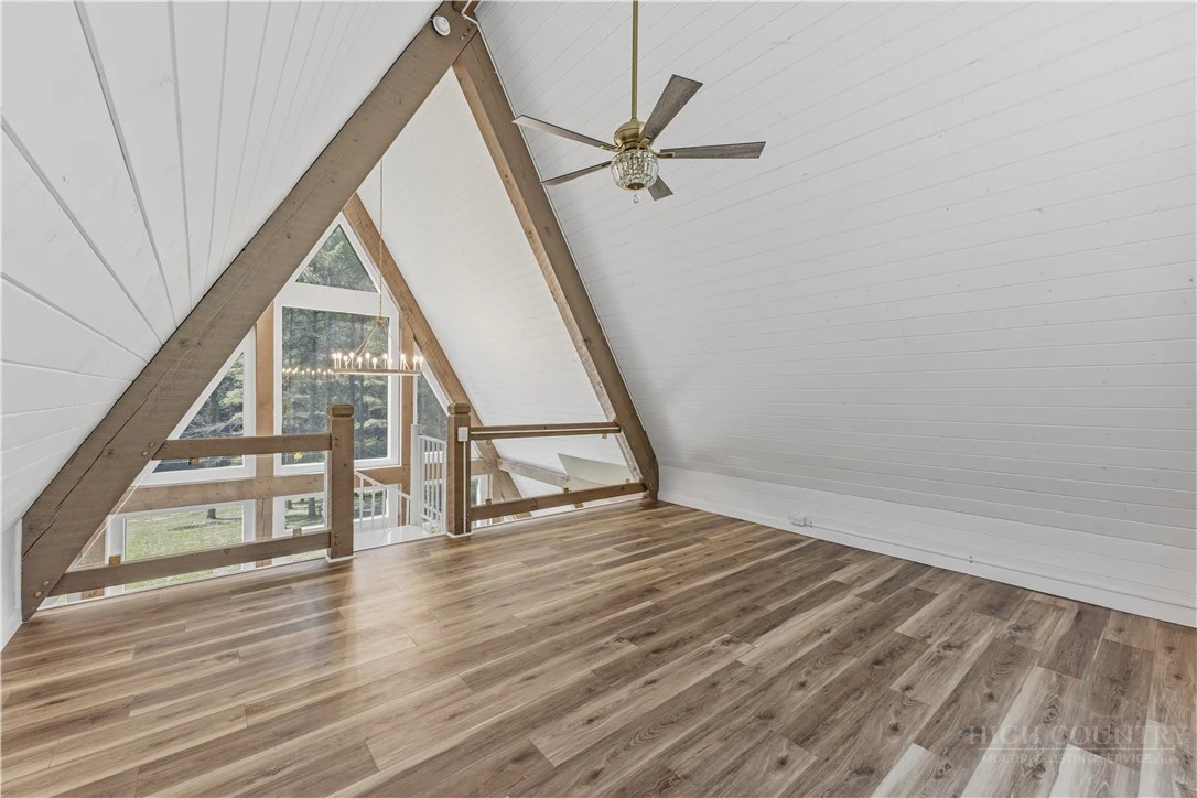 Image number 13 for the current listing