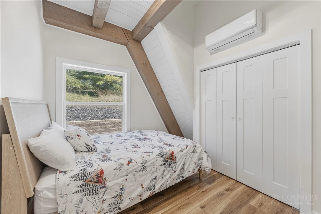 Image number 3 for the current listing