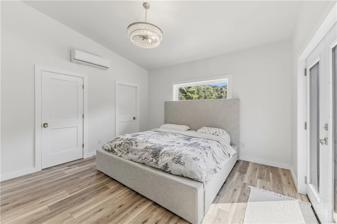 Image number 6 for the current listing