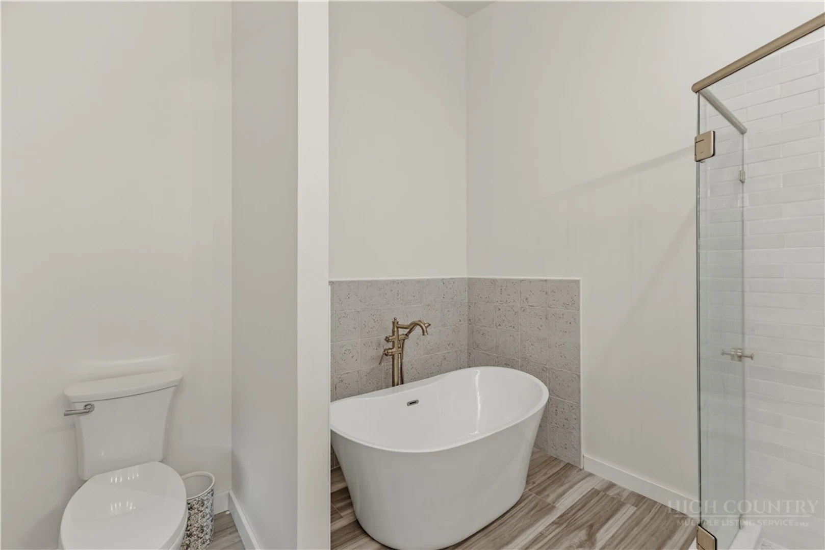Image number 9 for the current listing