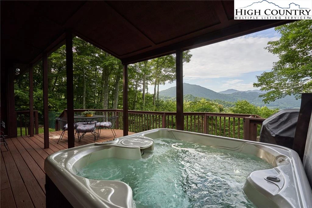 Image number 1 for the current listing