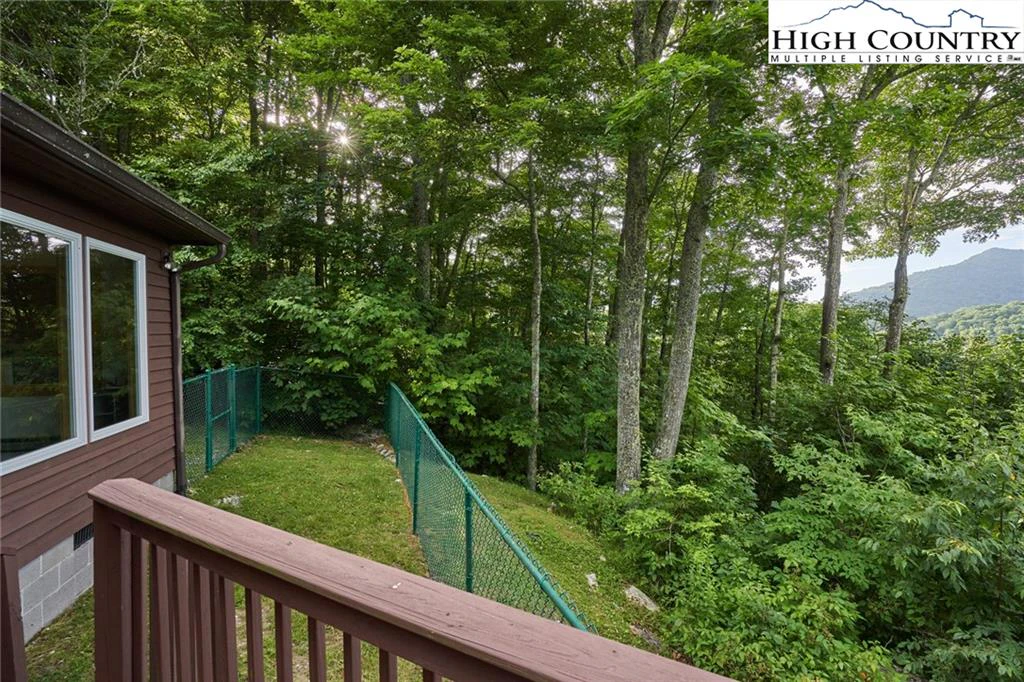 Image number 14 for the current listing