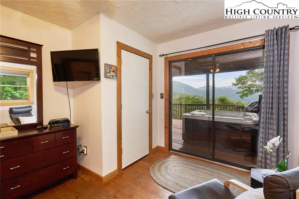 Image number 7 for the current listing