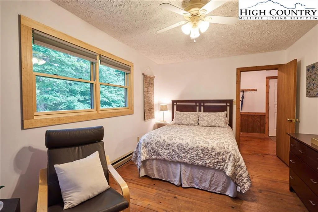 Image number 8 for the current listing