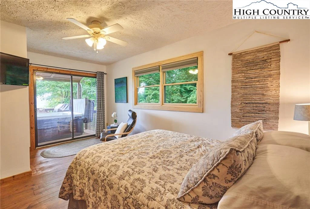 Image number 9 for the current listing