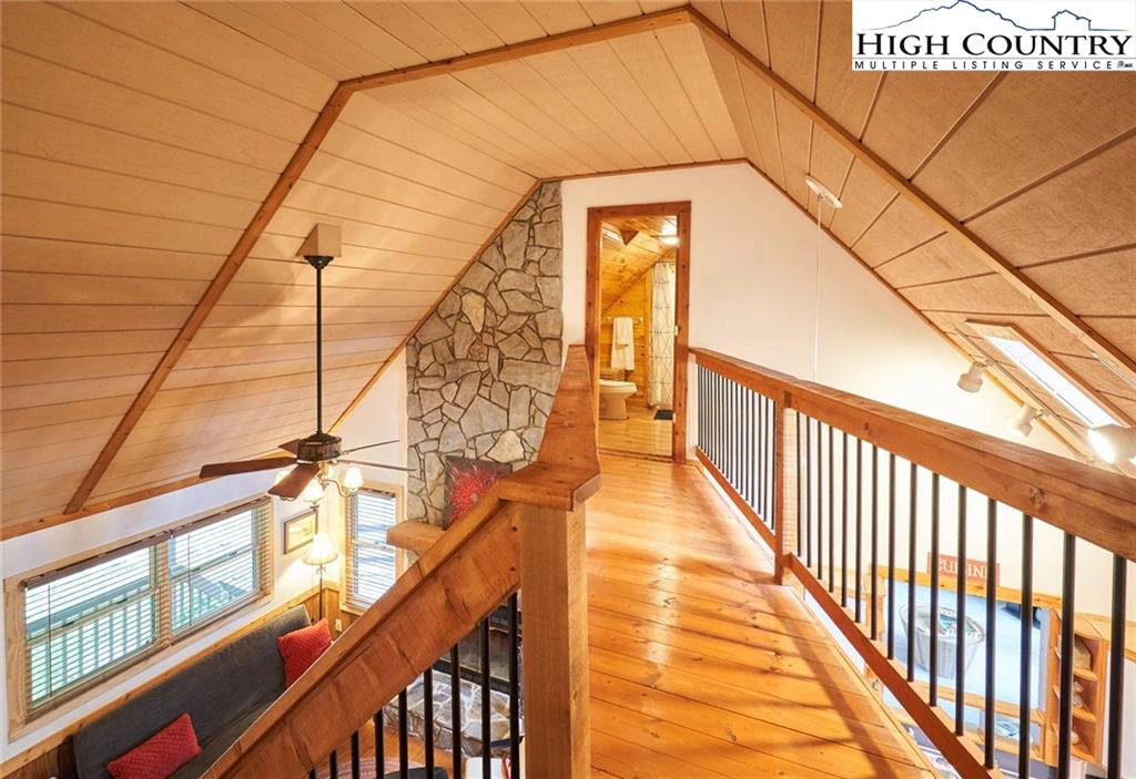 Image number 2 for the current listing