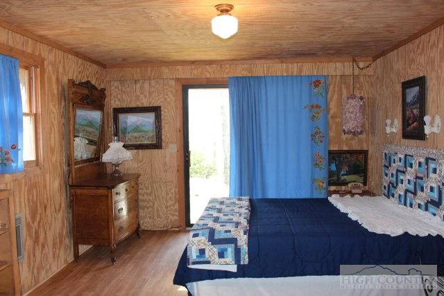 Image number 3 for the current listing