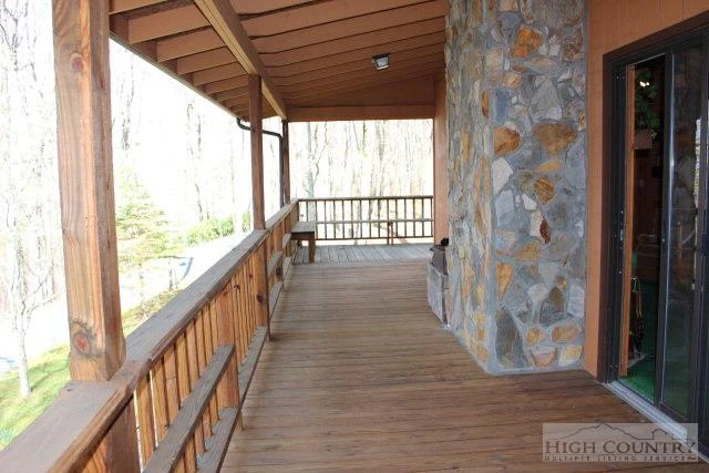 Image number 14 for the current listing