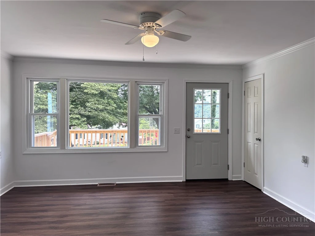 Image number 3 for the current listing