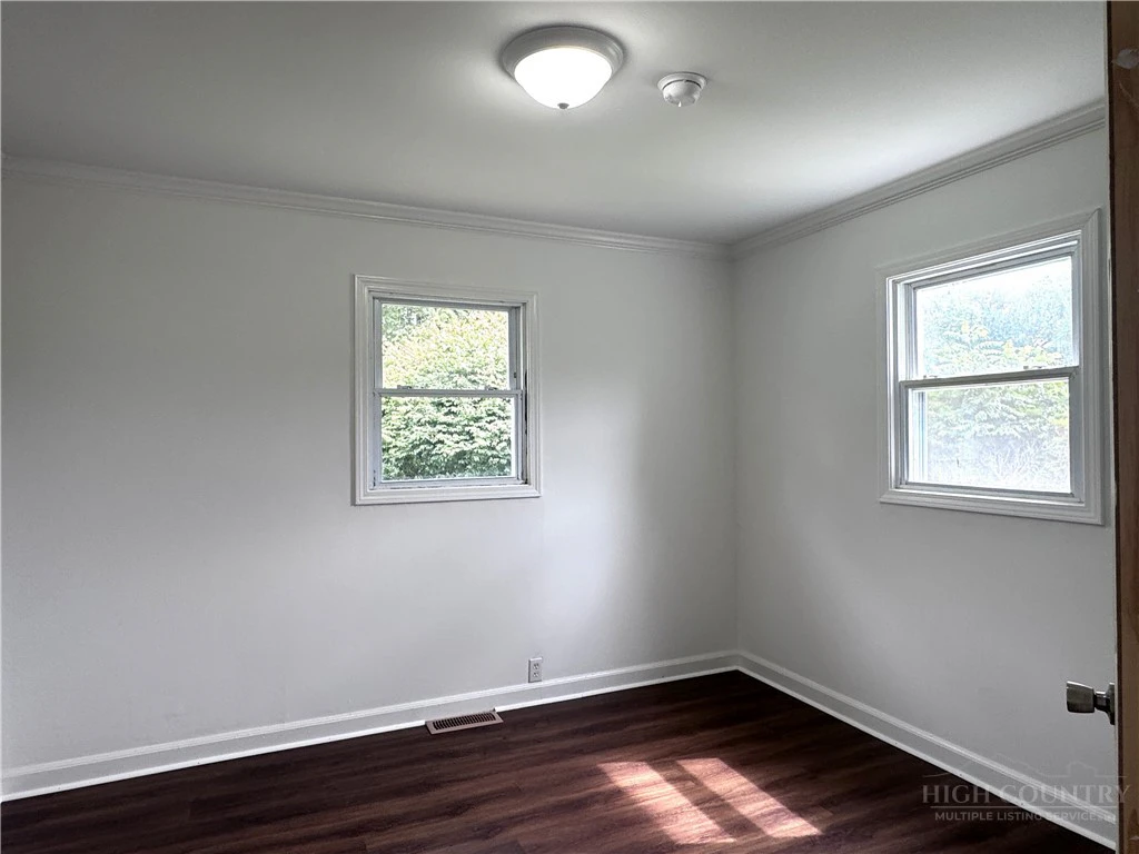 Image number 5 for the current listing