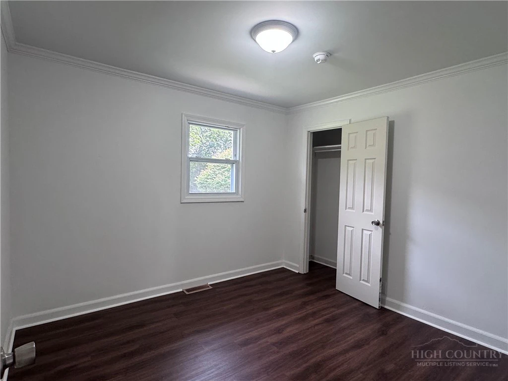 Image number 10 for the current listing
