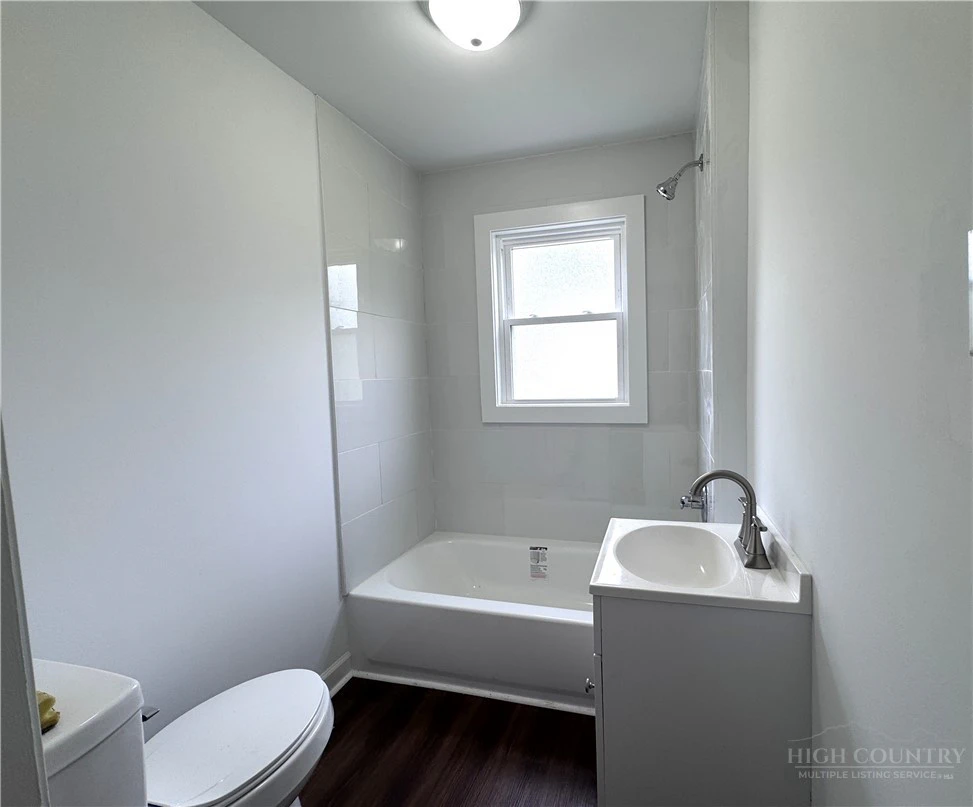 Image number 12 for the current listing