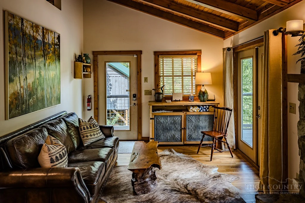 Image number 13 for the current listing