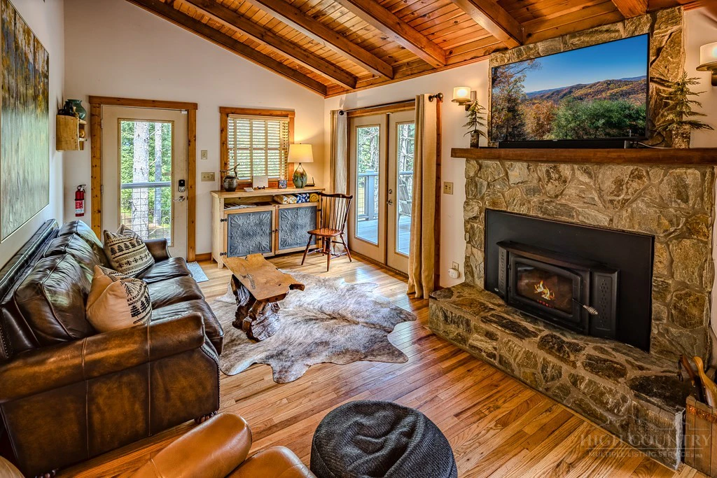 Image number 14 for the current listing