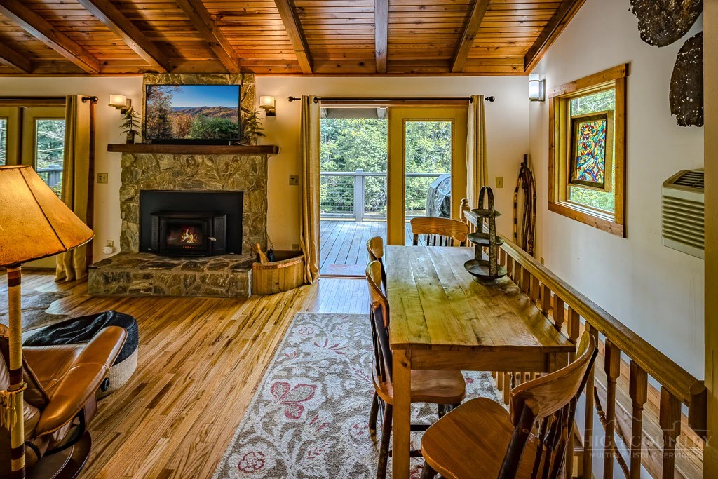 Image number 18 for the current listing