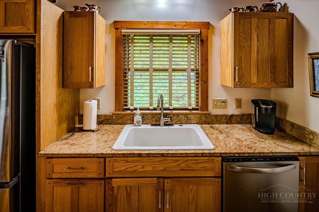 Image number 21 for the current listing