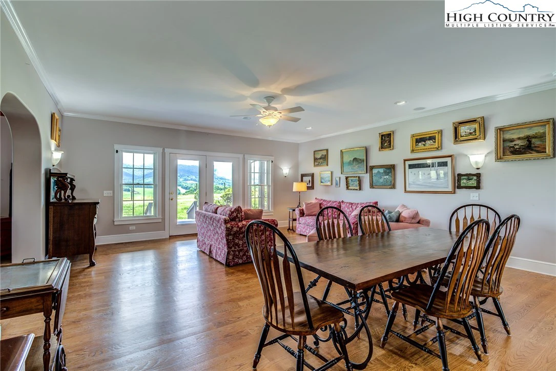 Image number 7 for the current listing