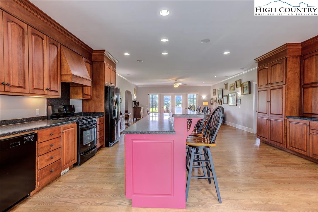 Image number 9 for the current listing