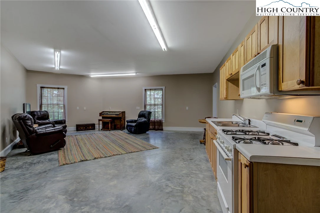 Image number 12 for the current listing
