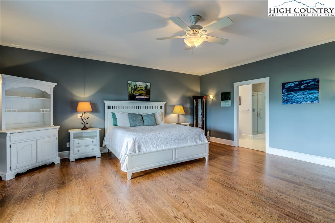 Image number 2 for the current listing