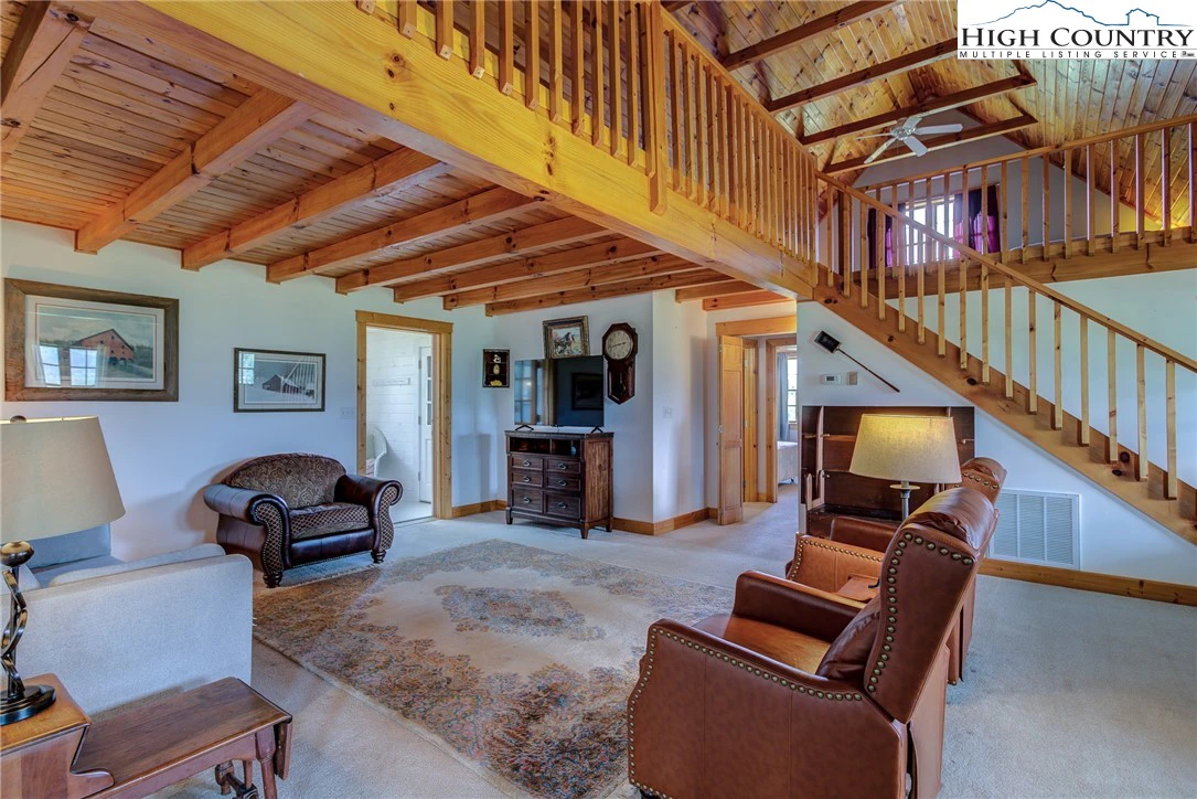 Image number 19 for the current listing