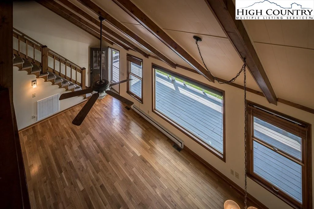 Image number 5 for the current listing