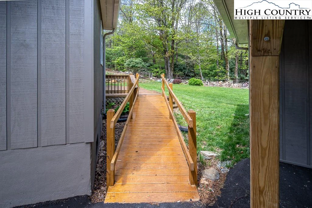 Image number 14 for the current listing