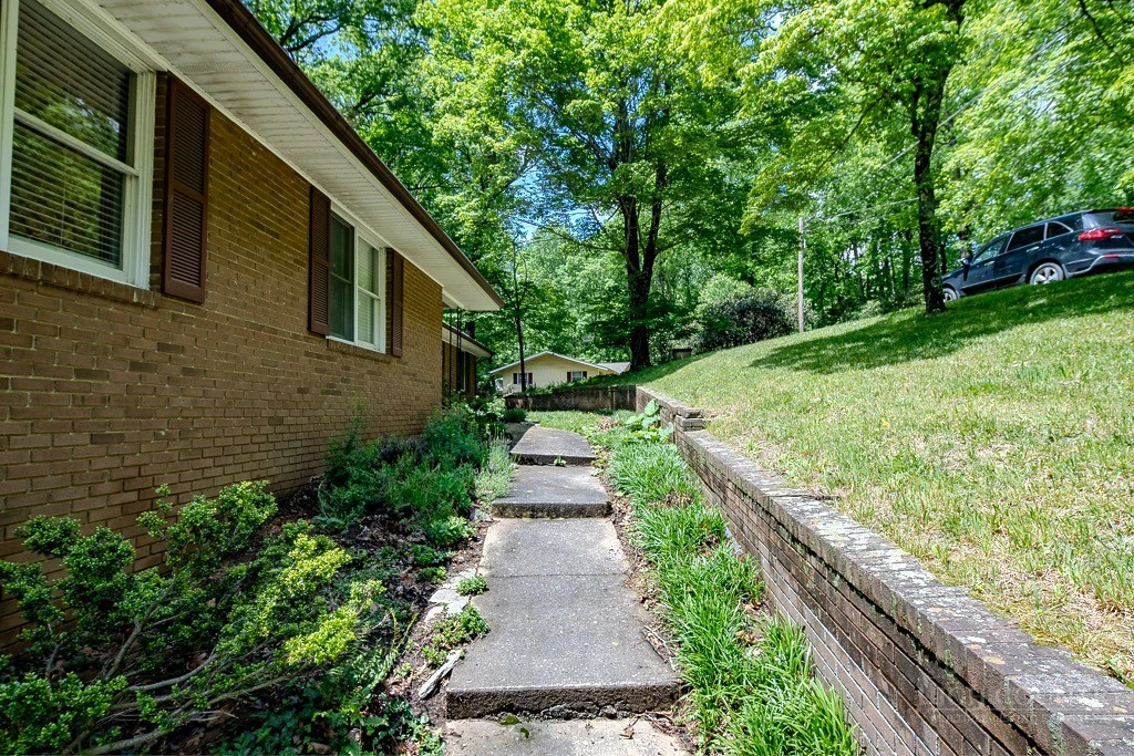 Image number 2 for the current listing