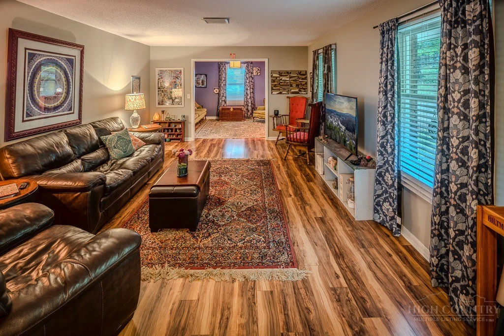 Image number 8 for the current listing