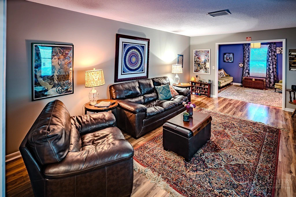 Image number 9 for the current listing
