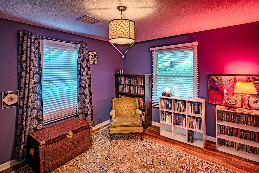 Image number 14 for the current listing