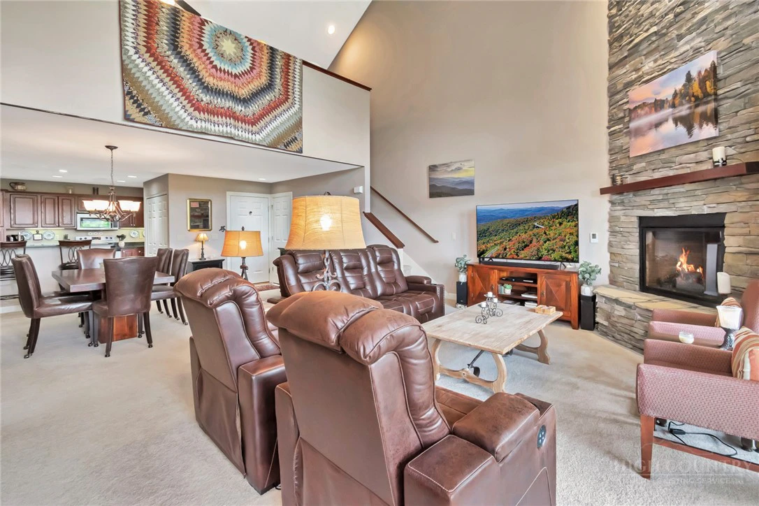 Image number 8 for the current listing