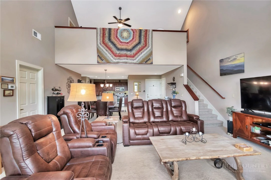 Image number 9 for the current listing