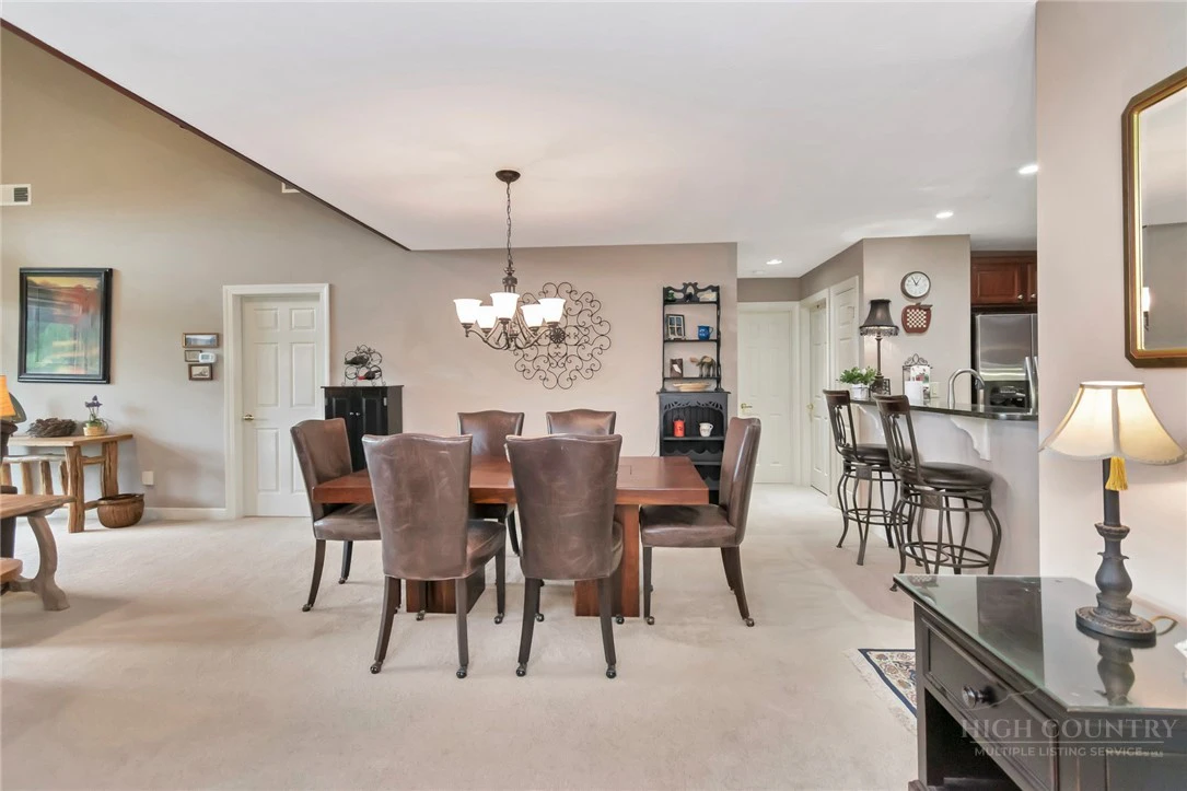 Image number 11 for the current listing