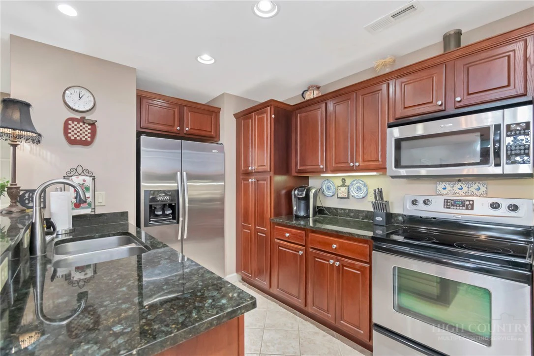 Image number 18 for the current listing