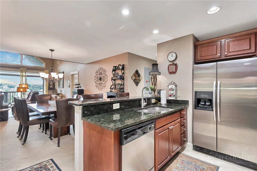 Image number 19 for the current listing