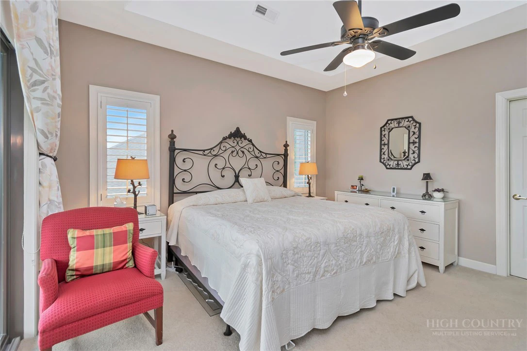 Image number 21 for the current listing